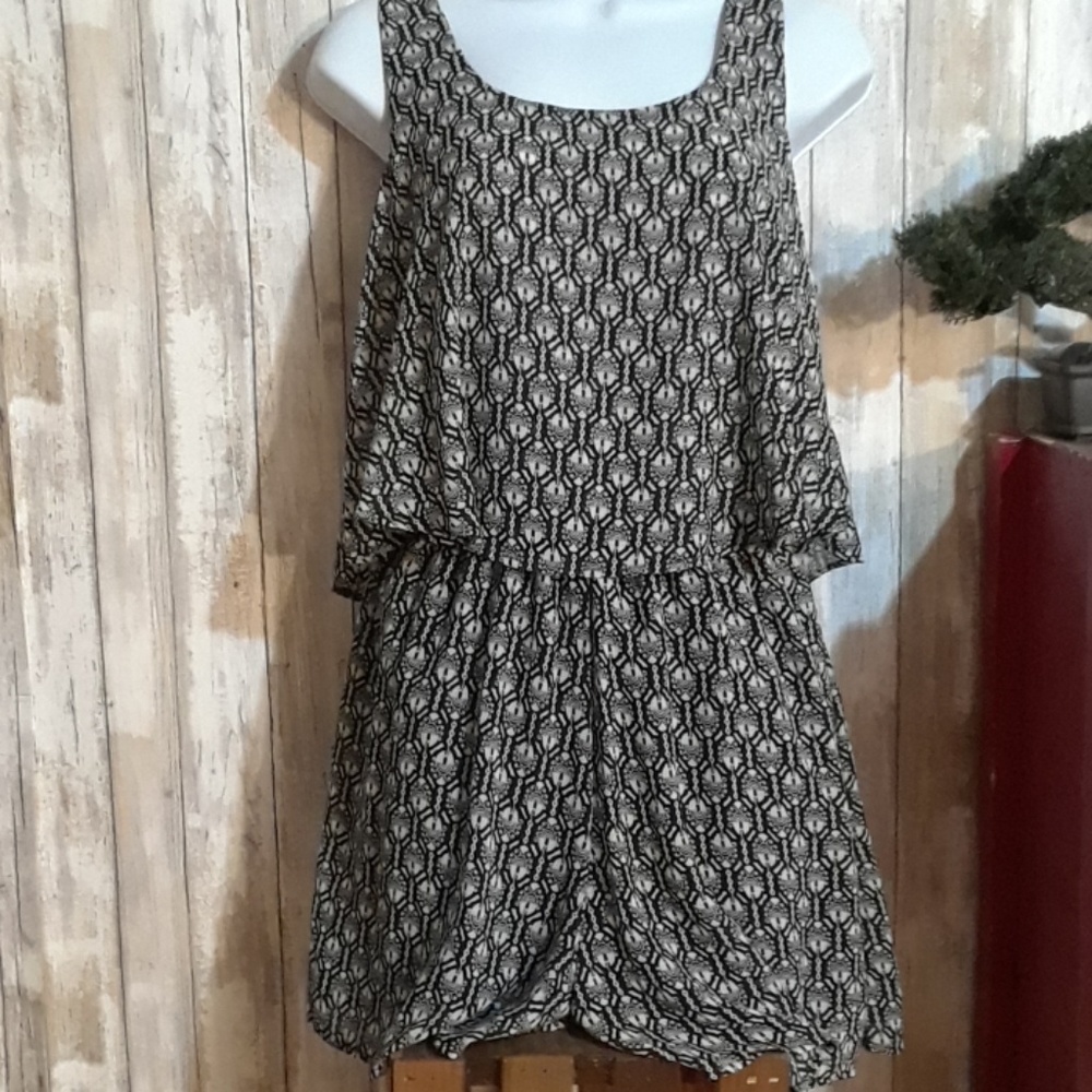 Black % White Romper size S Eyeshadow